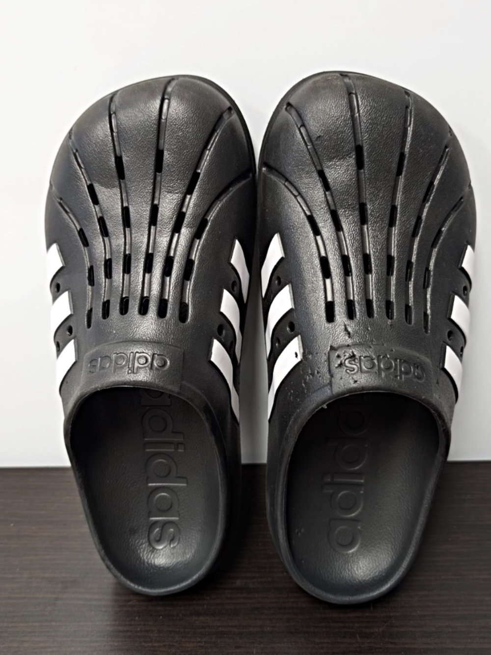 Unisex ADIDAS ADILETTE CLOGS Mens SIZE 8